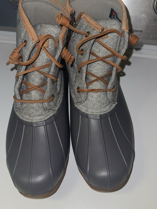Sperry Shoes - Brand NWOT Sperry Gray Duck Boots with Tan Laces